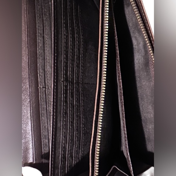 Saint Laurent crocodile-embossed leather long wallet gold-tone YSL logo clasp. - Picture 8 of 11
